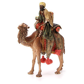 Krippenfiguren von Angela Tripi: Figur dunkler heiliger König mit Kästchen auf Kamel 18 cm Tripi