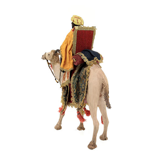Rey Mago moreno con cofre sobre camello 18 cm Angela Tripi 8