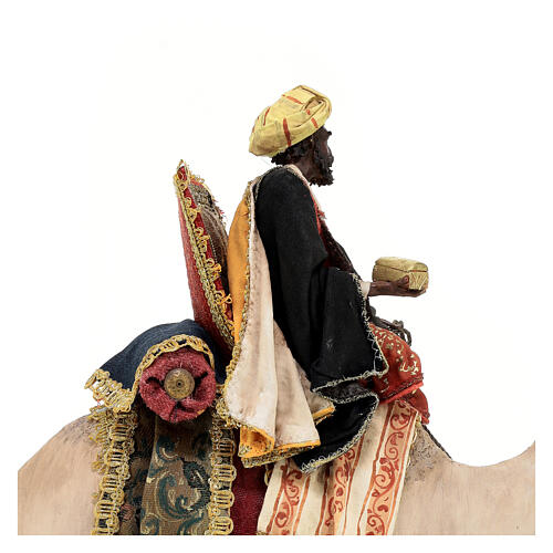 Roi Mage noir avec coffret sur chameau 18cm Tripi 4