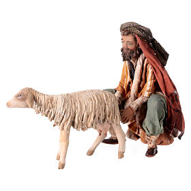 Hirte, ein Schaf melkend, für 13 cm Krippe von Angela Tripi, Terrakotta