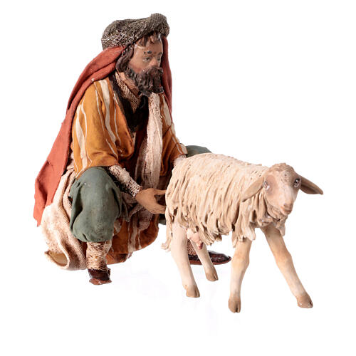 Hirte, ein Schaf melkend, für 13 cm Krippe von Angela Tripi, Terrakotta 2