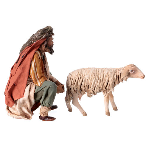 Hirte, ein Schaf melkend, für 13 cm Krippe von Angela Tripi, Terrakotta 3