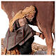 Hirte, eine Kuh melkend, für 13 cm Krippe von Angela Tripi, Terrakotta s2