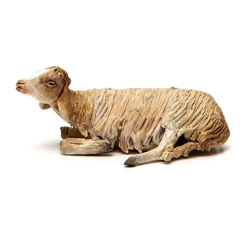 Mouton accroupi 18 cm crèche Angela Tripi 1