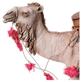 Kamel mit schwerer Last beladen, für 30 cm Krippe von Angela Tripi, Terrakotta