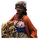 Frau mit Stroh und Säcken, für 30 cm Krippe von Angela Tripi, Terrakotta s2