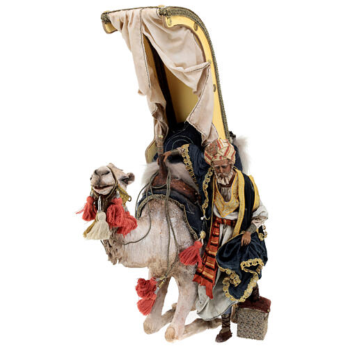 Heiliger König von einem Kamel herabsteigend, für 30 cm Krippe von Angela Tripi, Terrakotta 1