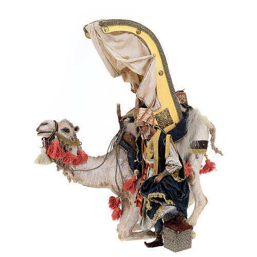 Heiliger König von einem Kamel herabsteigend, für 30 cm Krippe von Angela Tripi, Terrakotta 3