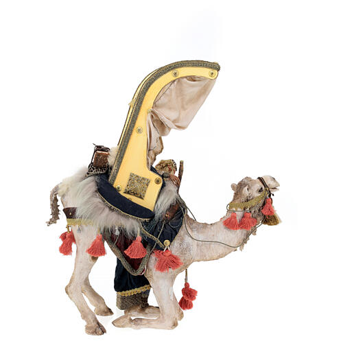 Heiliger König von einem Kamel herabsteigend, für 30 cm Krippe von Angela Tripi, Terrakotta 9