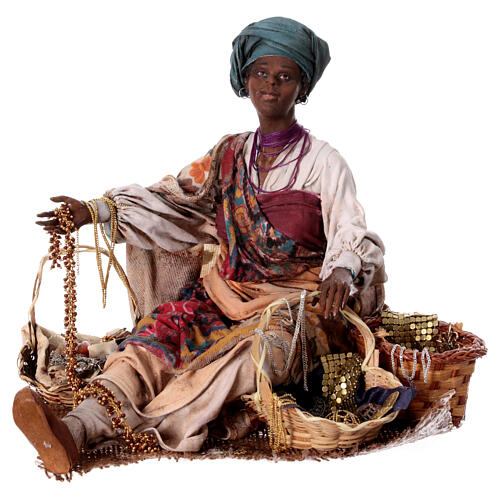 Mujer negra vendiendo joyas 30 cm Angela Tripi 1