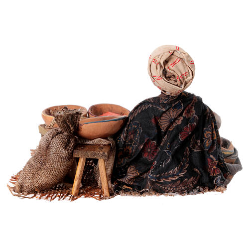 Sitzende Verkäuferin, für 18 cm Krippe von Angela Tripi, Terrakotta 6