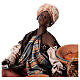 Mujer negra con sacos sentada 18 cm Angela Tripi s2