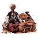 Ciemnoskóra kobieta siedząca z torbami 18 cm Angela Tripi s1