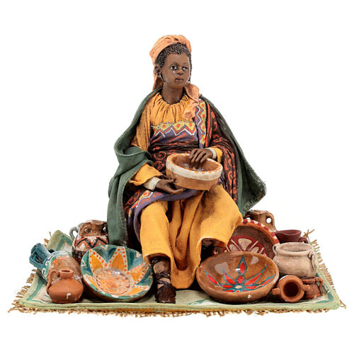 Femme maure assise avec vaisselle 18 cm Angela Tripi 1