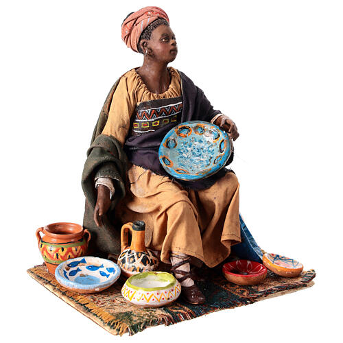 Donna mora seduta con ceramica 18 cm Angela Tripi 5