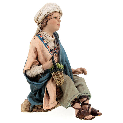 Muchacho sentado 18 cm Angela Tripi 3