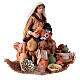 Mujer sentada con objetos de cerámica 13 cm Angela Tripi s4