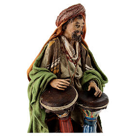 Trommelverkäufer, für 13 cm Krippe von Angela Tripi, Terrakotta