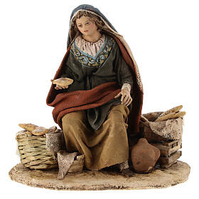 Brotverkäuferin, für 13 cm Krippe von Angela Tripi, Terrakotta