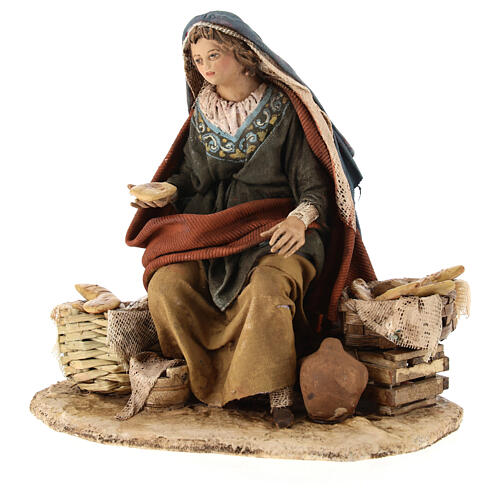 Brotverkäuferin, für 13 cm Krippe von Angela Tripi, Terrakotta 2