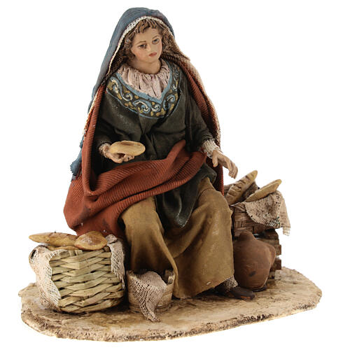 Brotverkäuferin, für 13 cm Krippe von Angela Tripi, Terrakotta 3