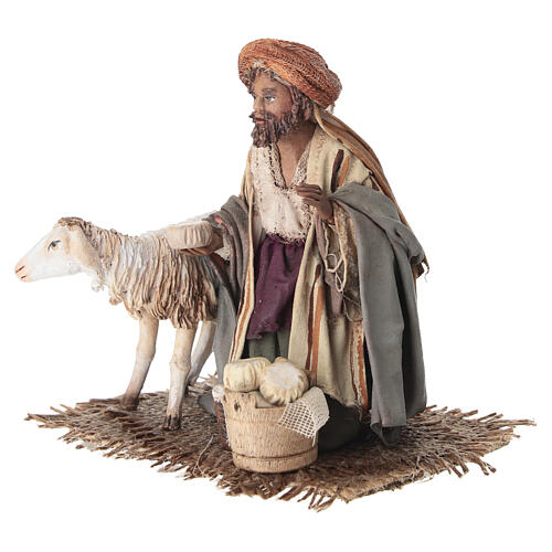 Shepherd kneeling with Sheeps 13cm Angela Tripi 3