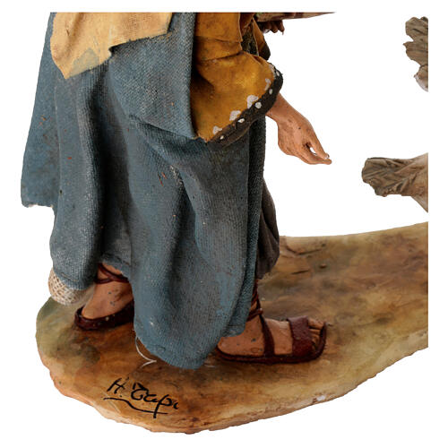 Nativity scene figurine, shepherd chasing after a goose, 13 cm made by Angela Tripi 7