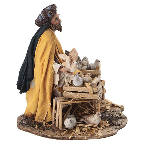 Pasteur assis avec colombes 13 cm crèche Angela Tripi 4