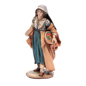 Krippenfiguren von Angela Tripi: Frau mit Teller 13cm Angela Tripi