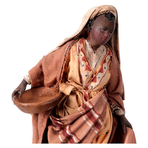 Woman with plate 13cm, Nativity Scene by Angela Tripi 2