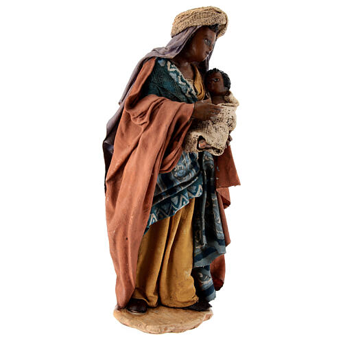 Kobieta ciemnoskóra z dzieckiem 13 cm szopka Angela Tripi 3