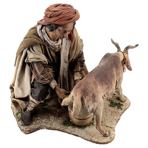 Pastor ordenhando uma cabra 30 cm presépio Angela Tripi 8