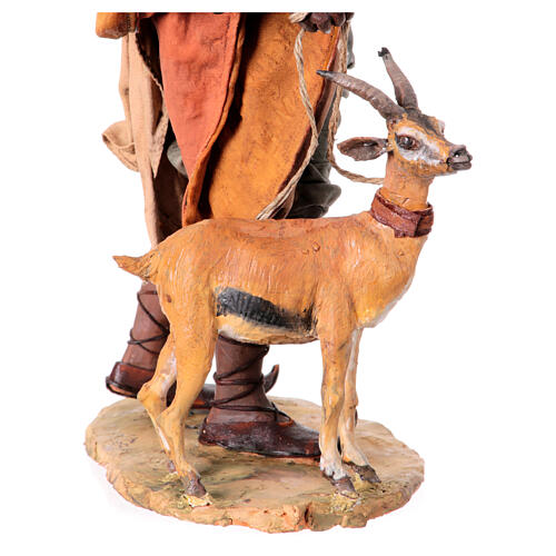 Frau mit junger Antilope, für 30 cm Krippe von Angela Tripi, Terrakotta 8