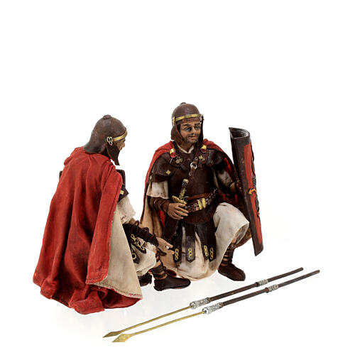 Römische Soldaten beim Würfelspielen, für 18 cm Krippe von Angela Tripi, Terrakotta 5