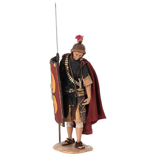 Römischer Soldat in gebeugter Haltung, für 18 cm Krippe von Angela Tripi, Terrakotta 1