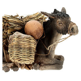 Liegender Esel mit Körben, für 18 cm Krippe von Angela Tripi, Terrakotta
