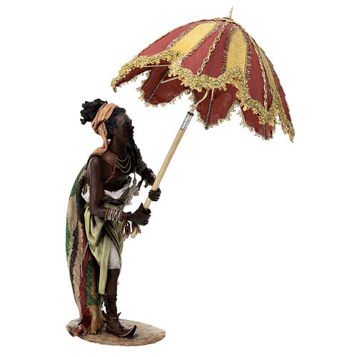 Servant with umbrella, 30 cm nativity Angela Tripi 3