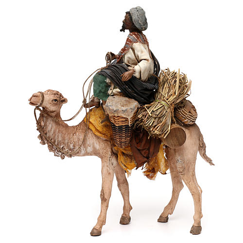 Homem Montando Camelo Presépio Angela Tripi com figuras de altura média 13 cm 1