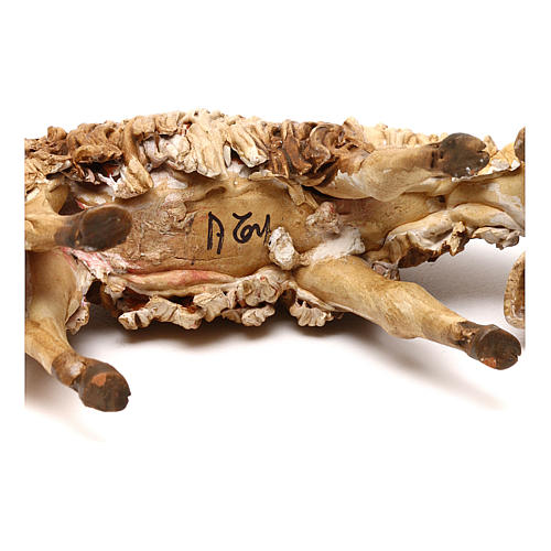 Ovelha pastando em terracota para Presépio Angela Tripi com figuras de altura média 13 cm 4