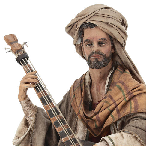 Musicien avec guitare 30 cm Angela Tripi 2