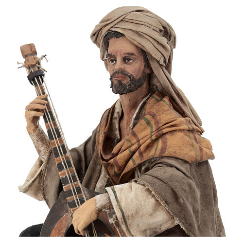 Musicante con chitarra 30 cm presepe Angela Tripi 4