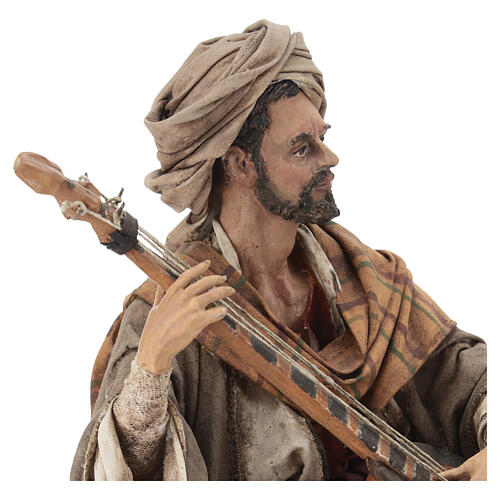 Musicante con chitarra 30 cm presepe Angela Tripi 6