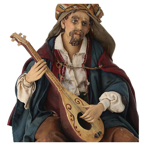 Musicante con chitarra 30 cm presepe Angela Tripi 2