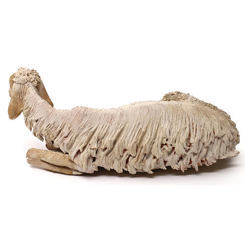 Ruhendes Schaf, für 30 cm Krippe von Angela Tripi, Terrakotta 4