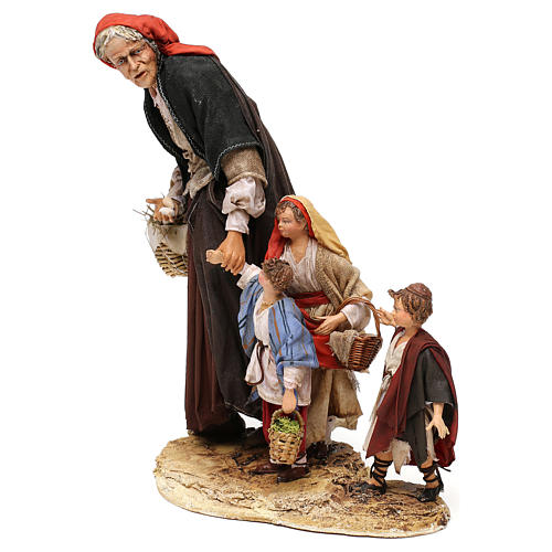 Ältere Frau mit 3 Kindern, für 30 cm Krippe von Angela Tripi, Terrakotta 3