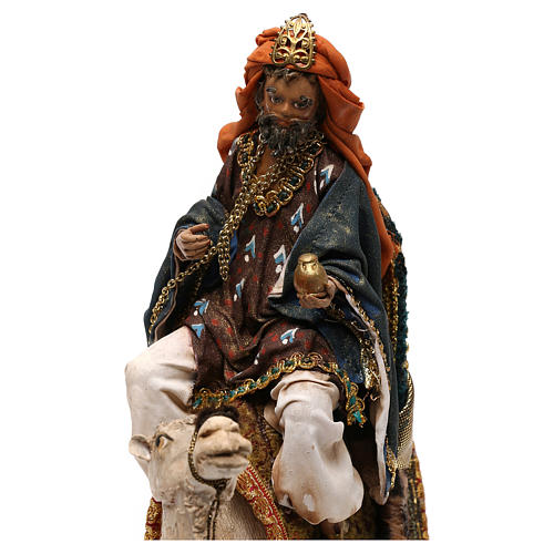 Rei Mago montando o camelo para Presépio Angela Tripi com figuras de altura média 13 cm 2