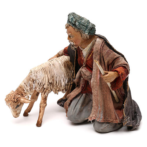 Kneeling shepherd with sheep grazing, 13 cm Angela Tripi 3