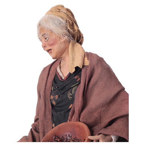 Alte Frau mit Körnerkorb, für 30 cm Krippe von Angela Tripi, Terrakotta 4