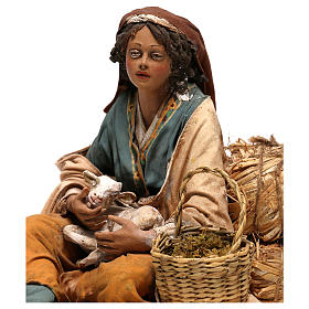 Sitzende Frau mit Zicklein, für 30 cm Krippe von Angela Tripi, Terrakotta