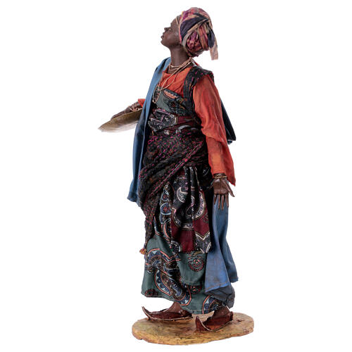 Kobieta z miseczką 30 cm dzieło Angeli Tripi 3